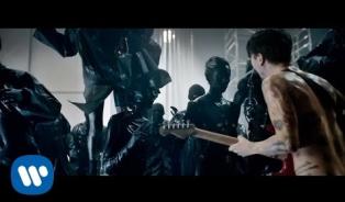 Embedded thumbnail for Biffy Clyro - Black Chandelier (Official Video) 